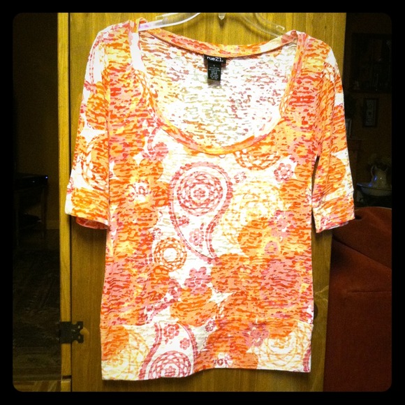 ❌Bundle jdelwood27❌ Cute thin t-shirt size L