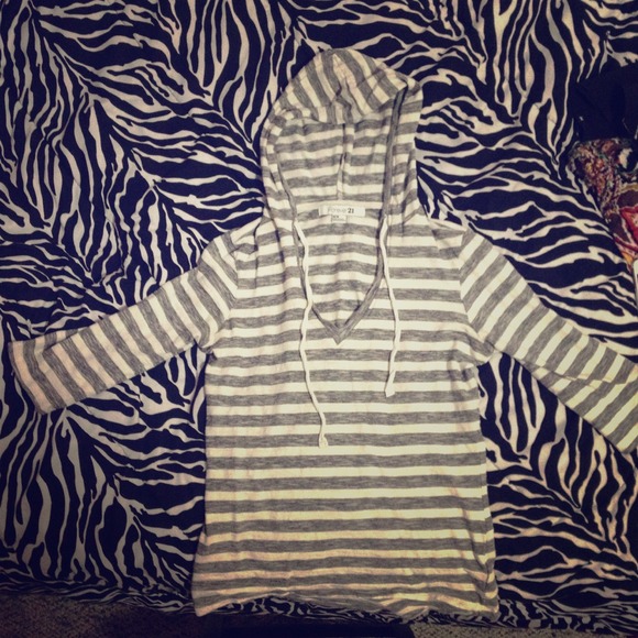 Forever 21 half sleeves shirt.