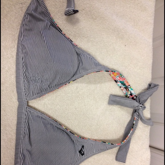 Roxy bathing suit top