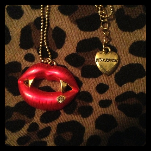 Betsey Johnson vampire lips necklace