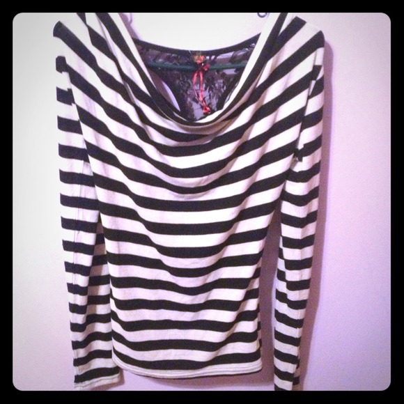 Long Sleeve. Scoop Back with laced tank