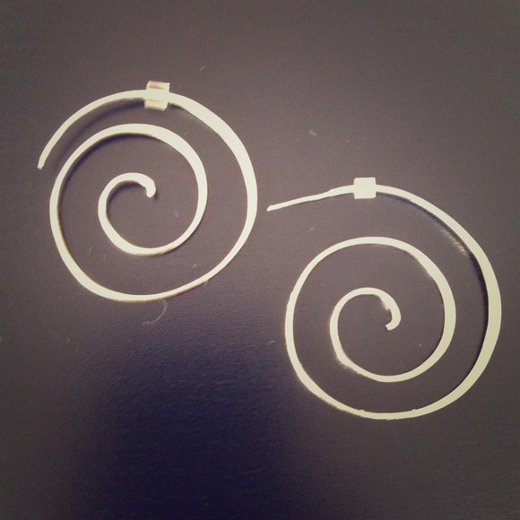 SOLD in bundle : Silver swirl hoop earrings