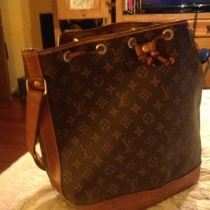 Louis Vuitton shoulder strap handbag with Wallet