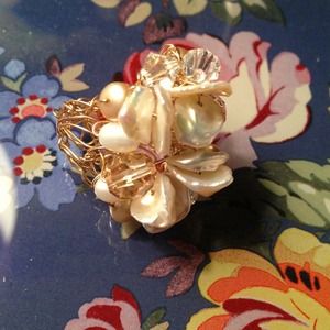 Pearl and gold ring