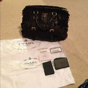 🎈🎉reduced🎉🎈Prada nappa +gufree leather handbag