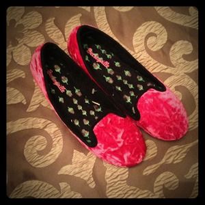 BUNDLED ❤Betseyville slippers/ guess sandals🎀