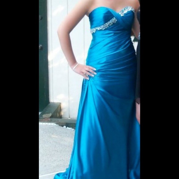 Prom Dress - Picture 2 of 4