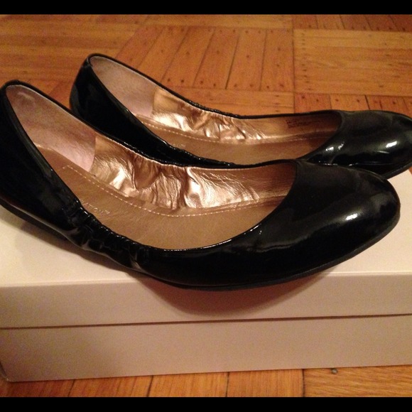 ⛔SOLD⛔BCBG black patent leather flats