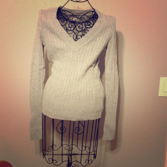 AE sweater - Picture 1 of 1