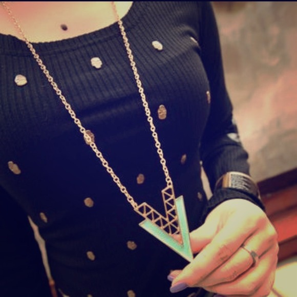 Double v necklace