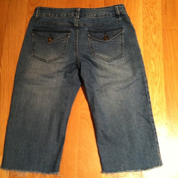Capris - Picture 2 of 2