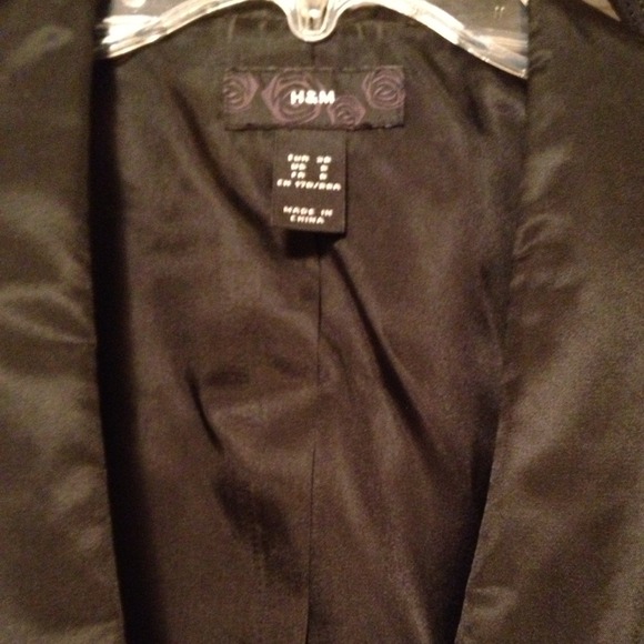 🚫SOLD to @jaybo H&M black vest - Picture 3 of 3