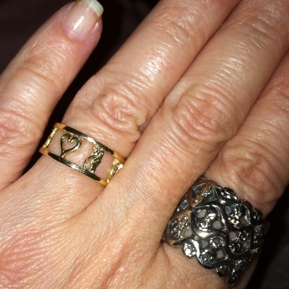 Gold ring and silvet