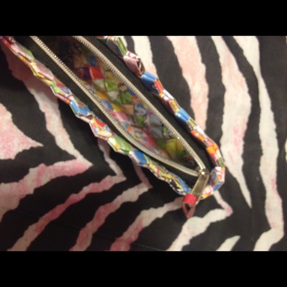 Candy wrapper hand bag - Picture 3 of 3