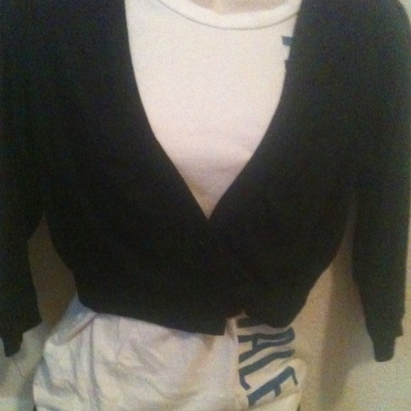 SOLD---.Black crop cardigan