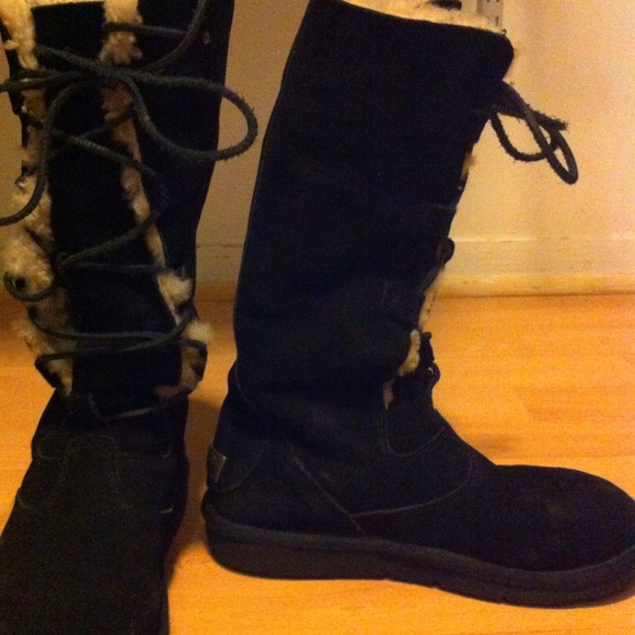 Reduced!! Black lace up uggs