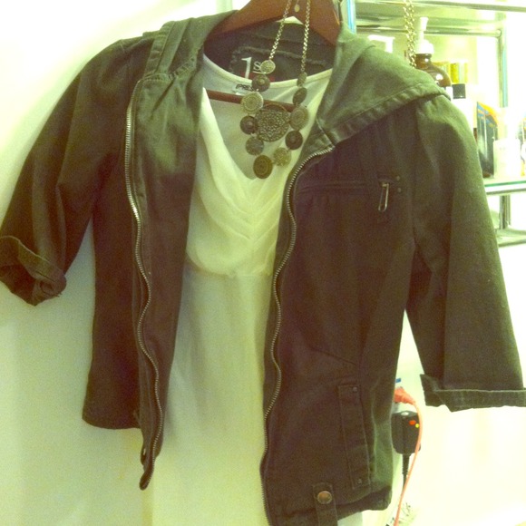 💌Sold💌 Green jacket super cut!