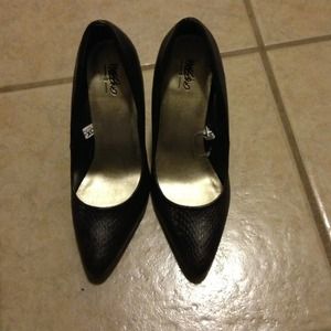 Size 6 brown snake skin heels