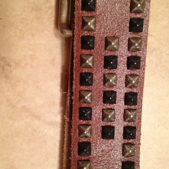 ::::: Bundle:::/Ariat belt never been used
