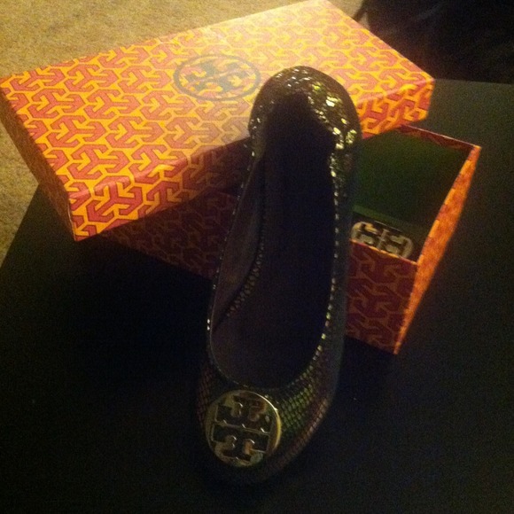 💢Reserved💢Tory flats !!