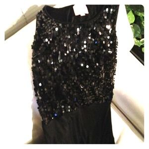 Adorable sequined Romeo&Juliet top with length!