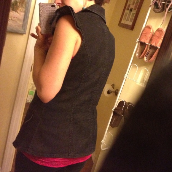 Black Denim Crop Jacket - Picture 3 of 4