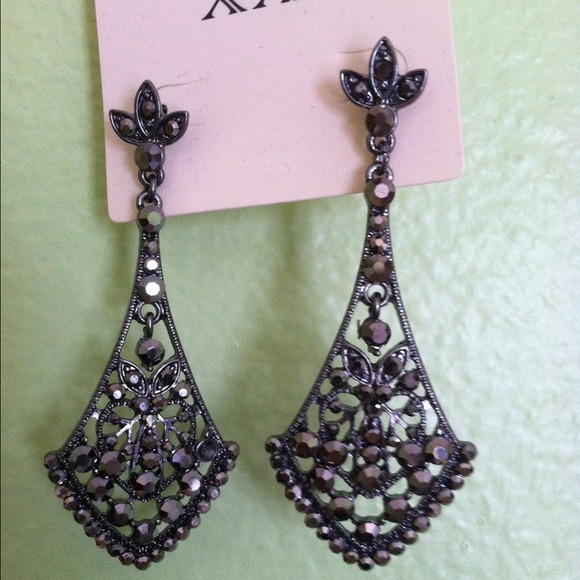 💢Sold💢Charcoal Dangly Earrings with little Bling