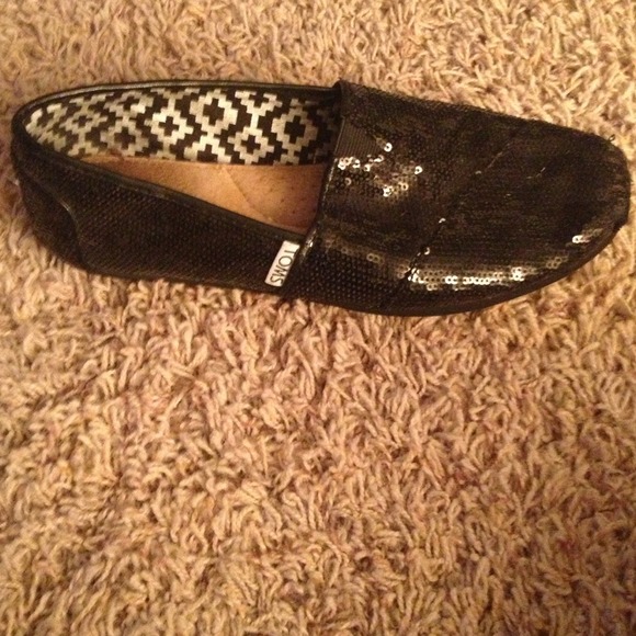 Toms sparkly black shoes !
