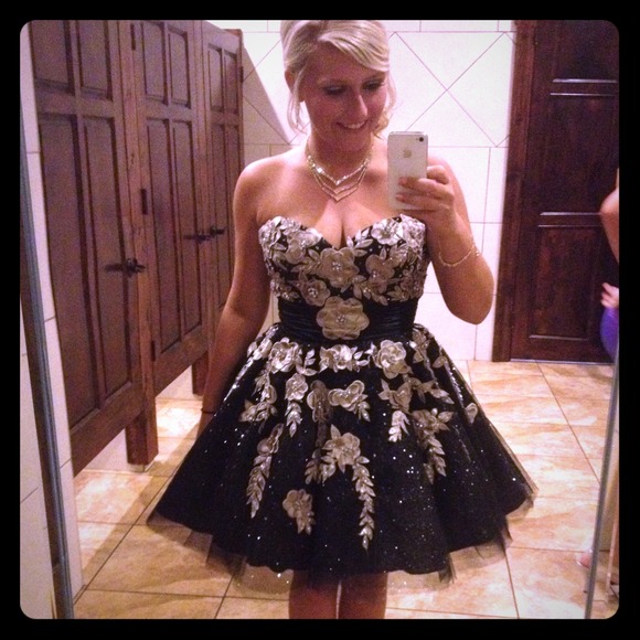 ‼️REDUCED‼️BEAUTIFUL prom dress. only worn once! - Picture 1 of 3