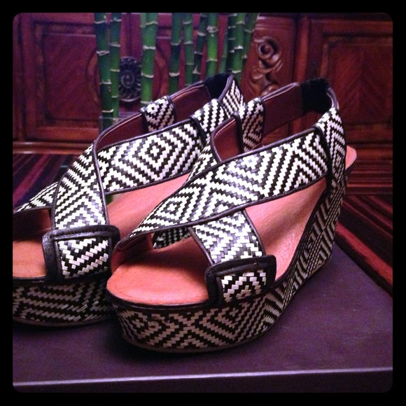 RESERVED Worn once Lucky Brand wedges