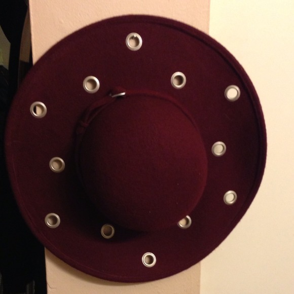 Bundle $$$ 4 items - Picture 2 of 4