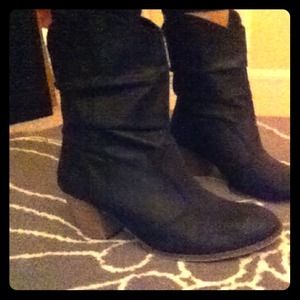 Size 8 1/2 black Rampage cowboy-style booties!