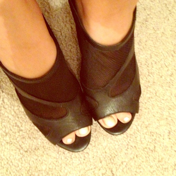 BCBG heels👠 SIZE:8 GREAT SHAPE!!!
