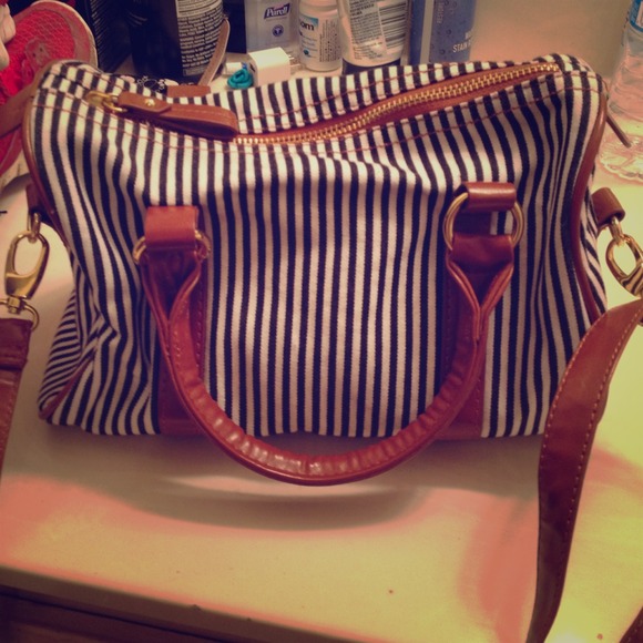 ❌SOLD!!❌ @amthrockmorton Striped handbag - Picture 1 of 4
