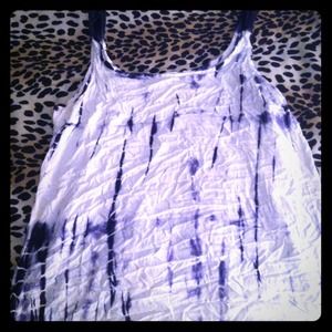 Blue & white tie dye print wrinkle tank