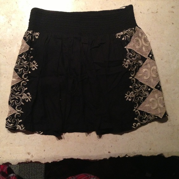 Luck brand Black and Tan flowing skirt