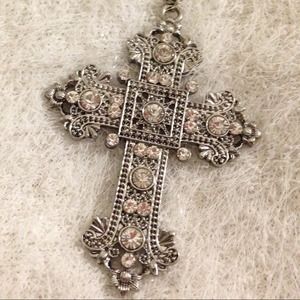 Necklace with cross pendant