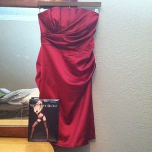 Sexy Bombshell Red Strapless Fitted Social Dress!!