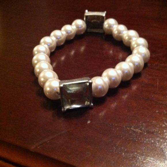 Lia Sophia pearl with two gems on the side