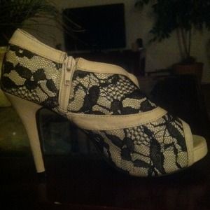 Cream lace w/ black