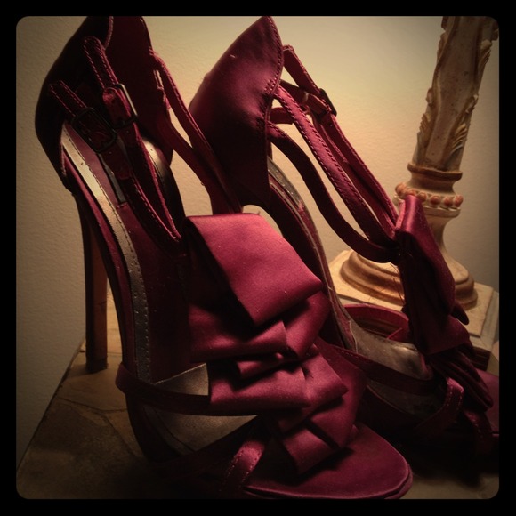 Glint silk fushia heels