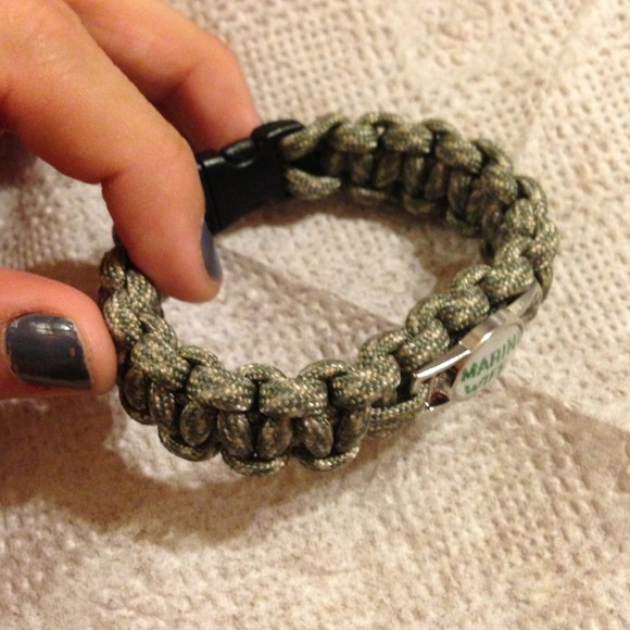 Marine wife paracord bracelet. - Picture 2 of 3