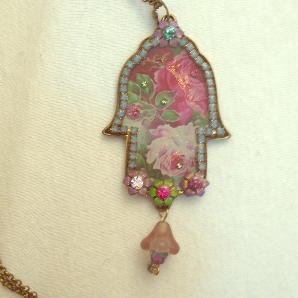 Designer necklace with Swarovski crystals!