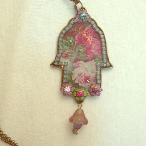 Designer necklace with Swarovski crystals!