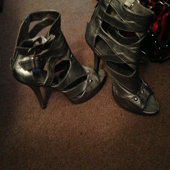 Heals - Picture 2 of 2