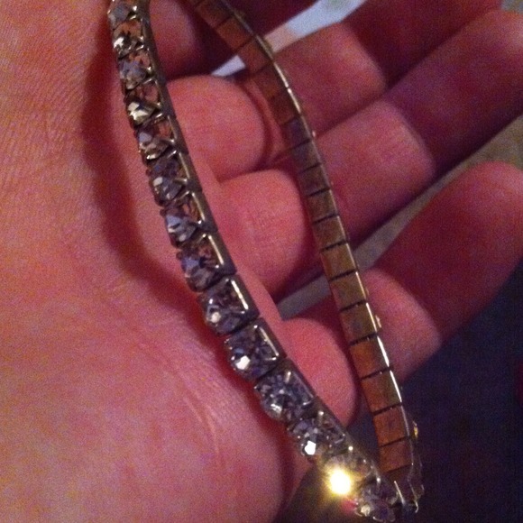 Cute bracelet. Stretchy. Price lowered😄