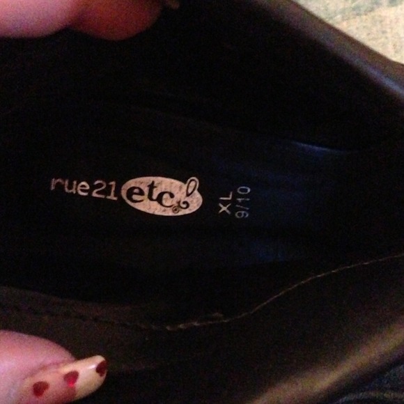 High heals - Picture 2 of 2