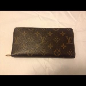 Louis Vuitton zippy wallet