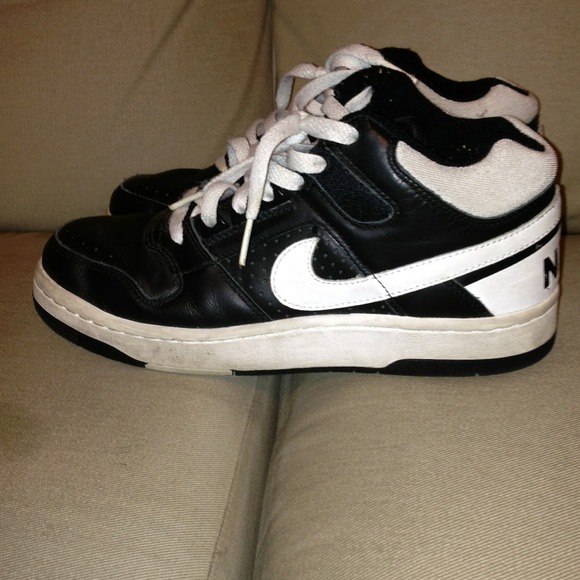 🔴🔴Coach and Nike delta black size 7Y bundle