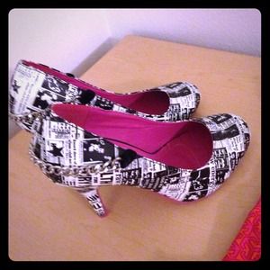 TUK Newspaper Special Couple Pump！ New